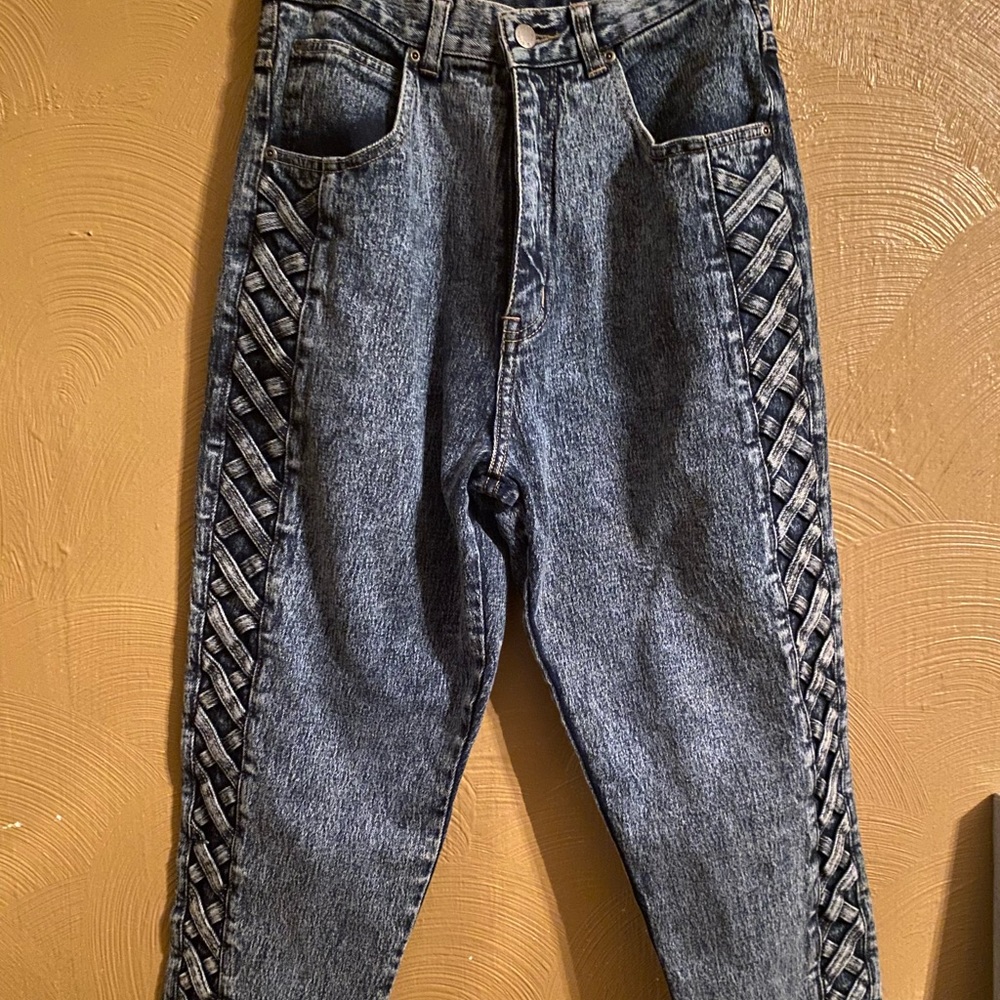 Acid vintage high waisted jeans with design on the side